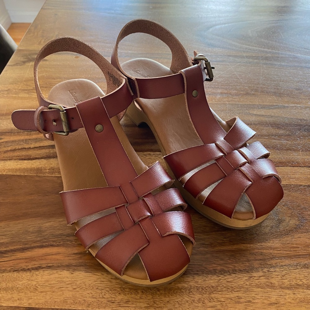 Universal Thread Clog Sandals